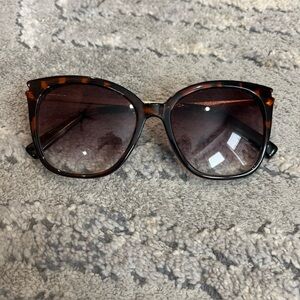 Oscar de la Renta  Tortoise Sunglasses Scratched Lenses